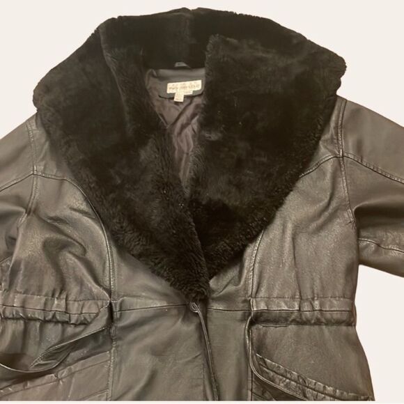 Genuine Leather Coat / Faux-Fur Shawl Collar / Hood and Belted Waist Siz… - Picture 4 of 8